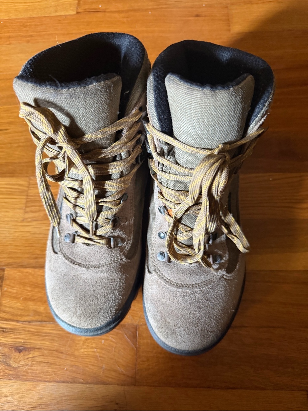 Vintage Salomon Brown Suede Women's Hiking Boots - Comfortable Lace-Up